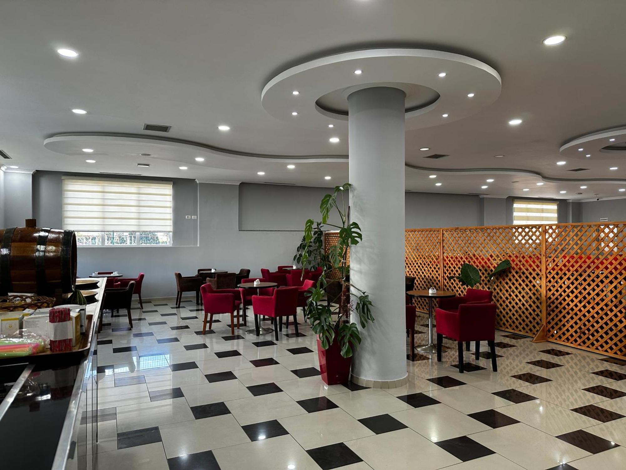 Hotel St.Pauli Shkoder Exterior photo